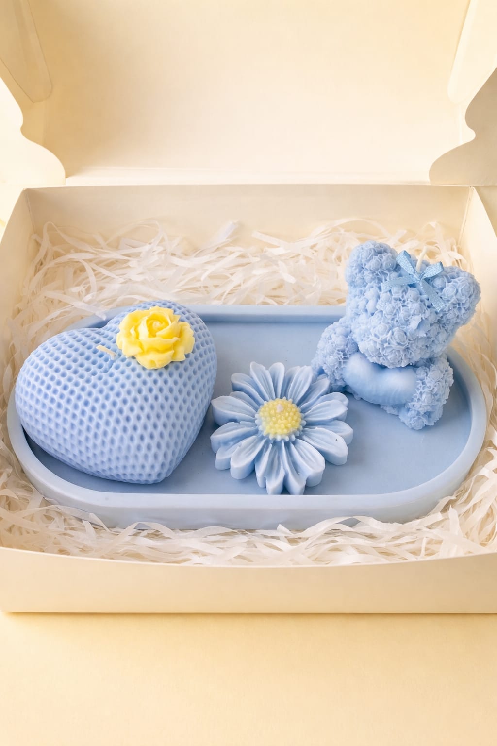 Handgefertigtes Duftkerzen-Set „Blue Harmony“ – Teddybär, Herz & Tablett | SpringAir